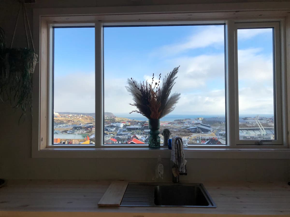 Varðabrekka 6 · Lejlighed med panorama udsigt