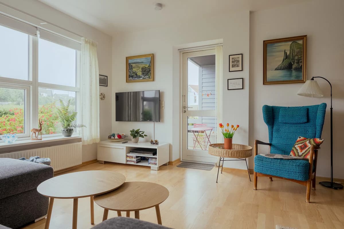 Cozy 2BR in Hoyvík - Family Friendly - Bright