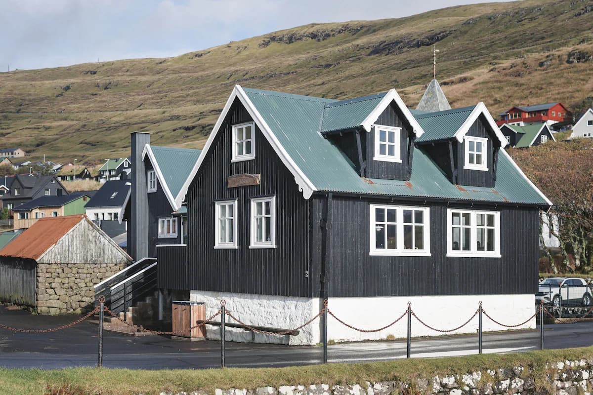 Toftarstova | Seaview | Historic | 3BR House