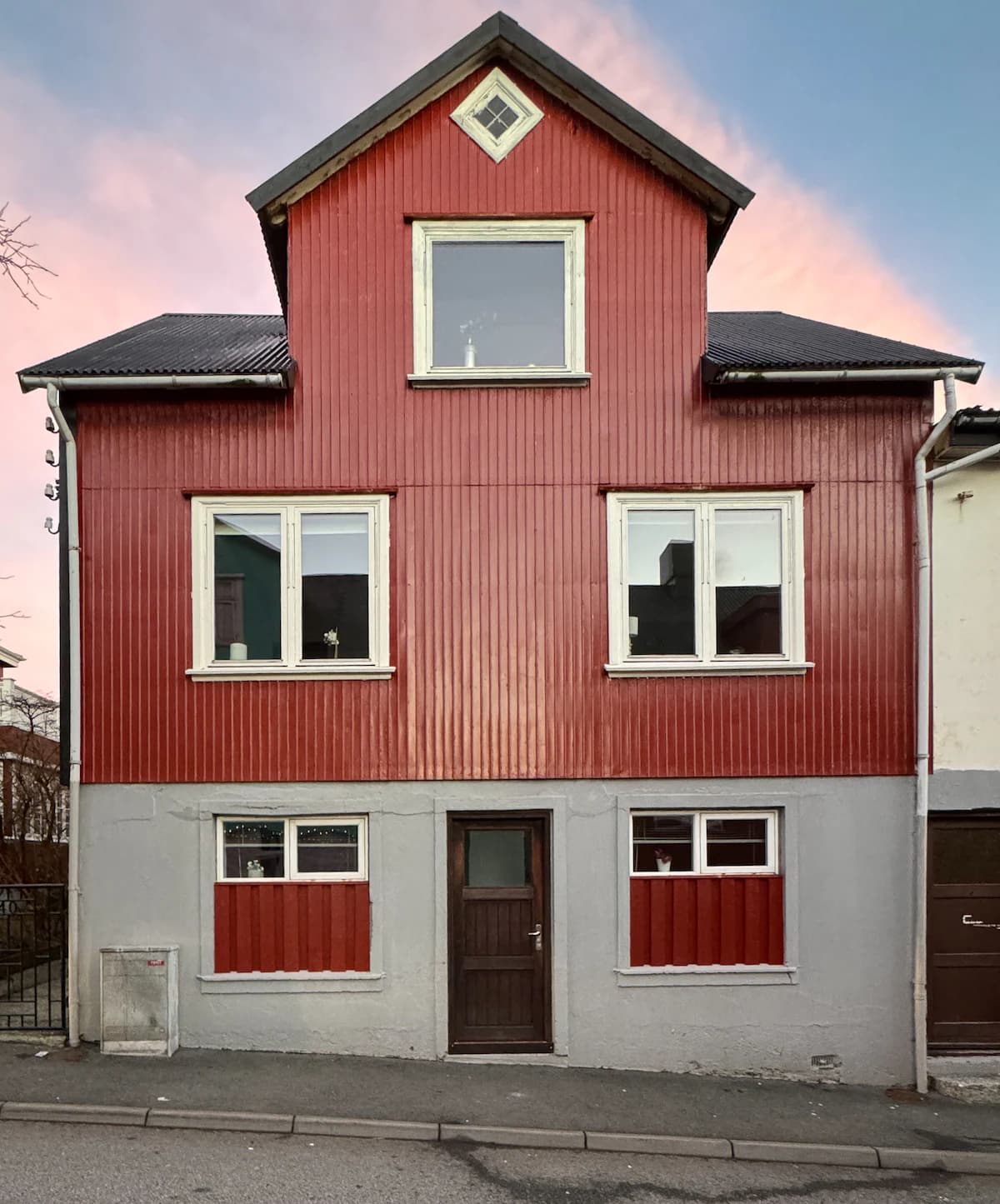 The Finch · guesthouse · city life