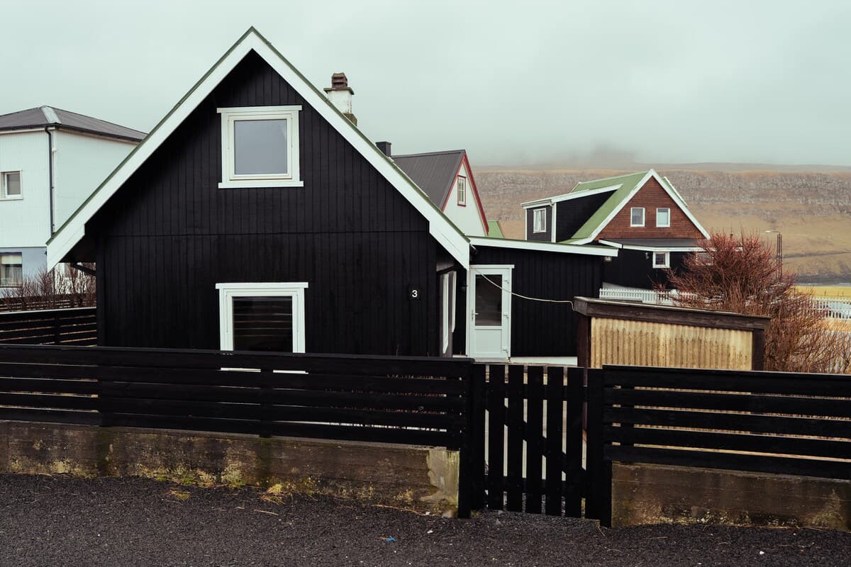 Á Reyni · house · historic stay · village life