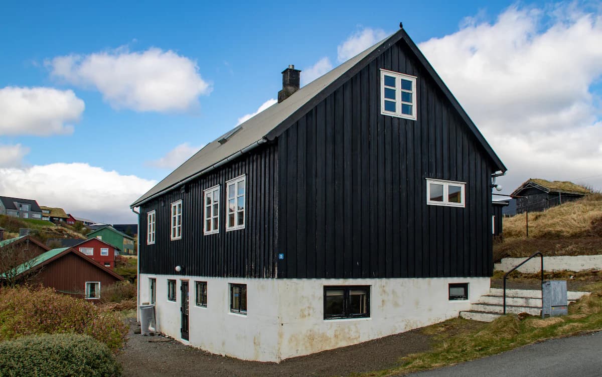 Tjaldur · apartment · quiet · simple living