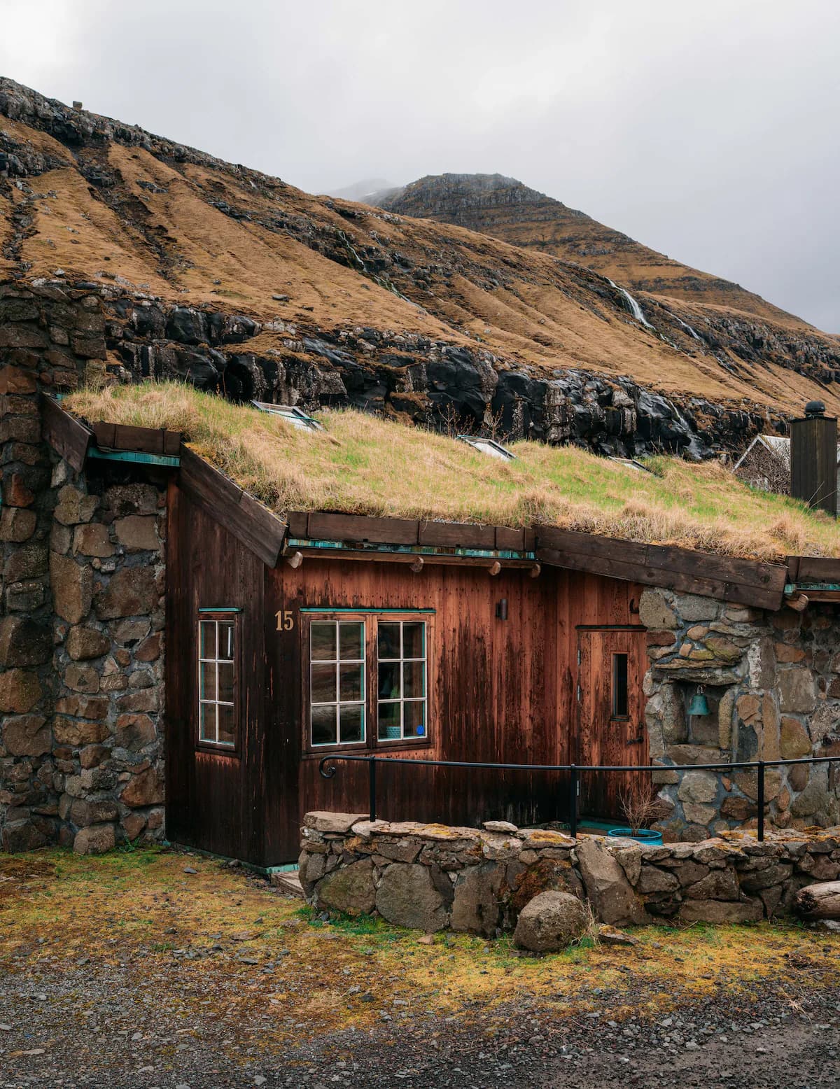 Hjá Lambasímun - driftwood cottage with a soul