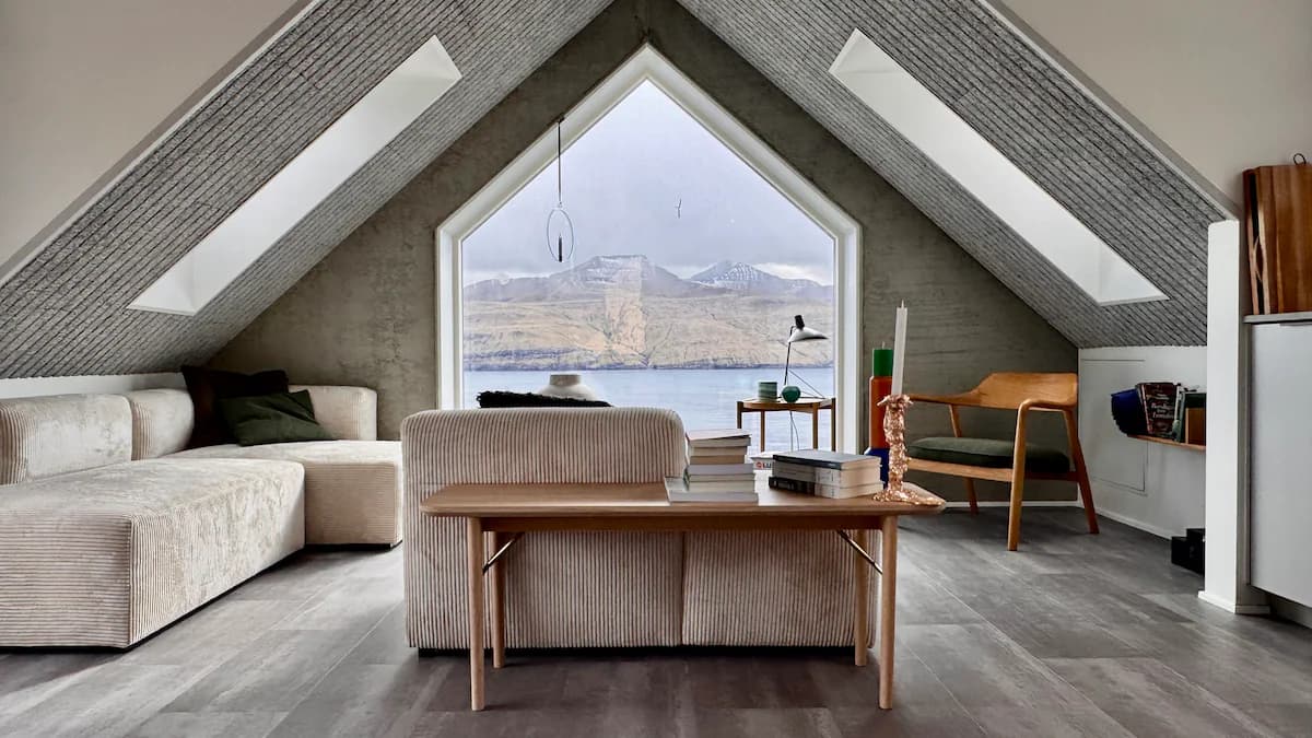Beitisstova · mesmerizing sea & mountain views