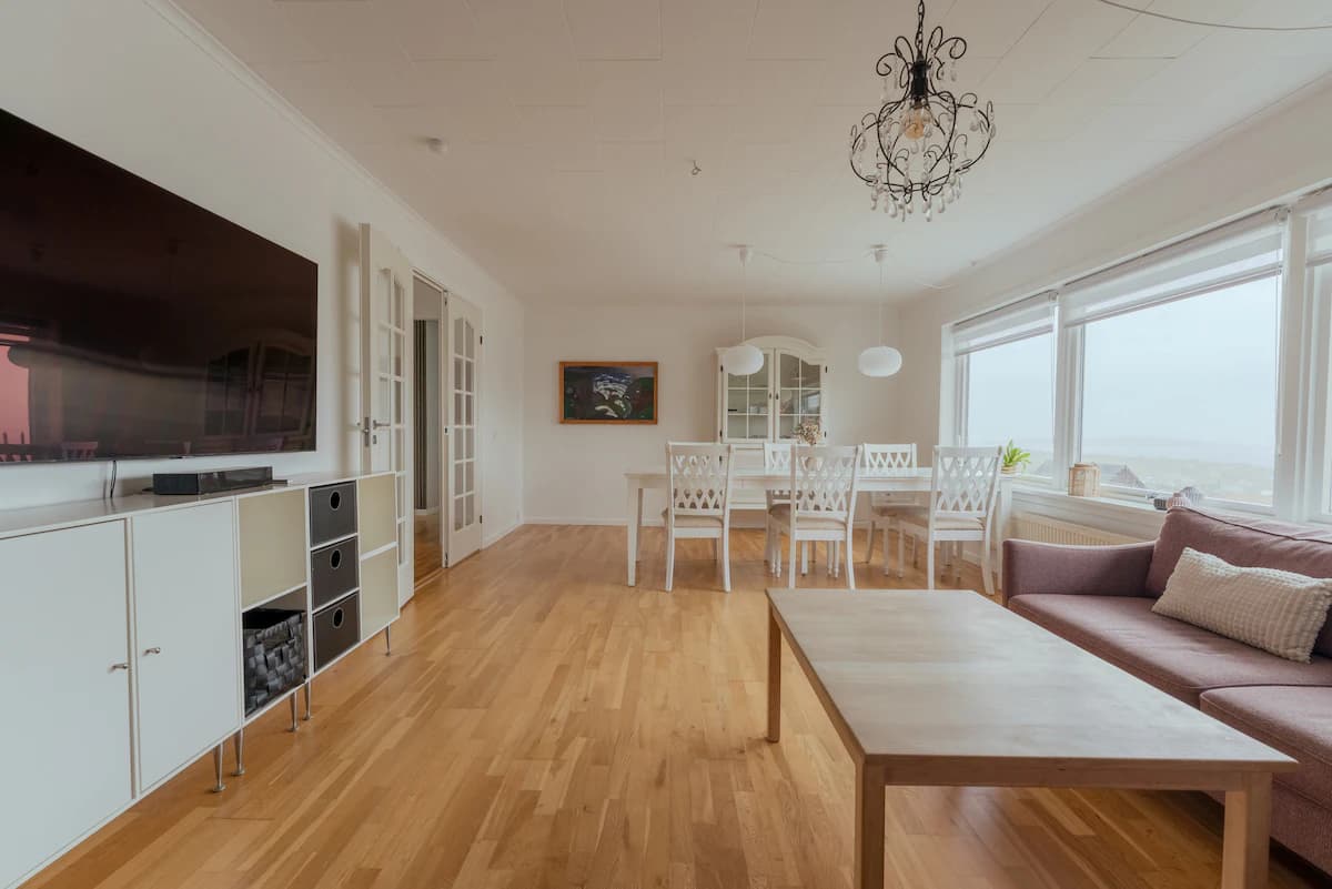 Spacious 3BR Apt. | Parking | Near City Center