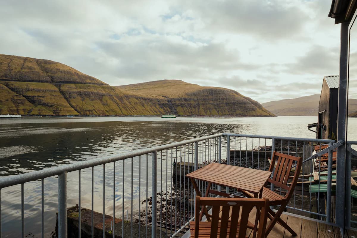 Charming Boathouse with Panoramic Fjord Views