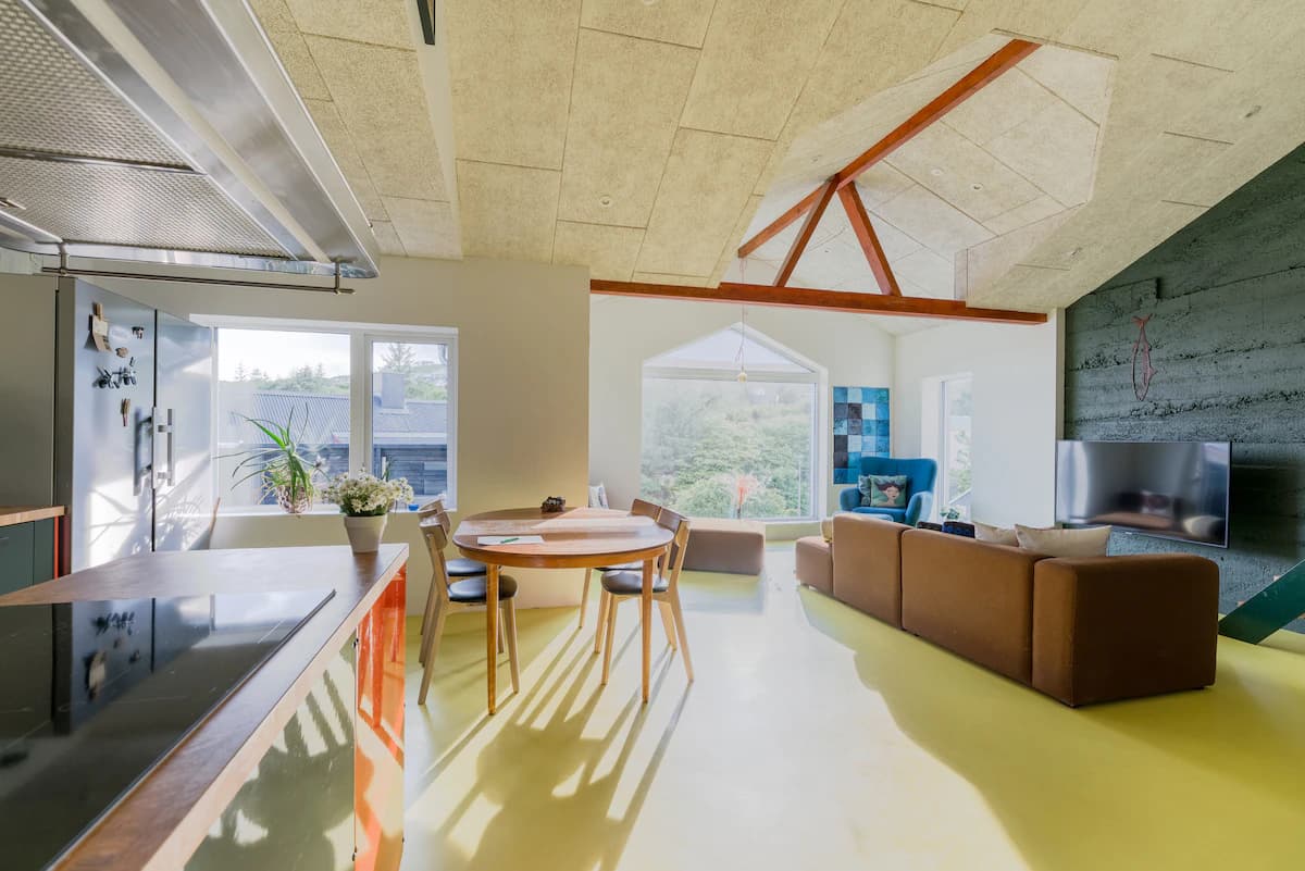 Colorful Central Apartment by the Park