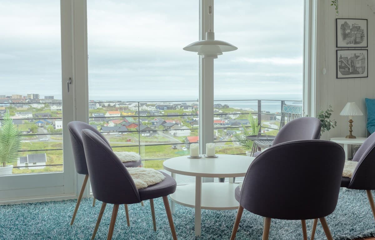Great 3 BR Loft Apt | Views | Free Parking
